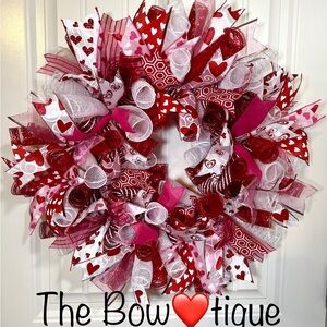Handmade 22” Valentine’s Day Ribbon Mesh Wreath Hearts in Red & Pink w22